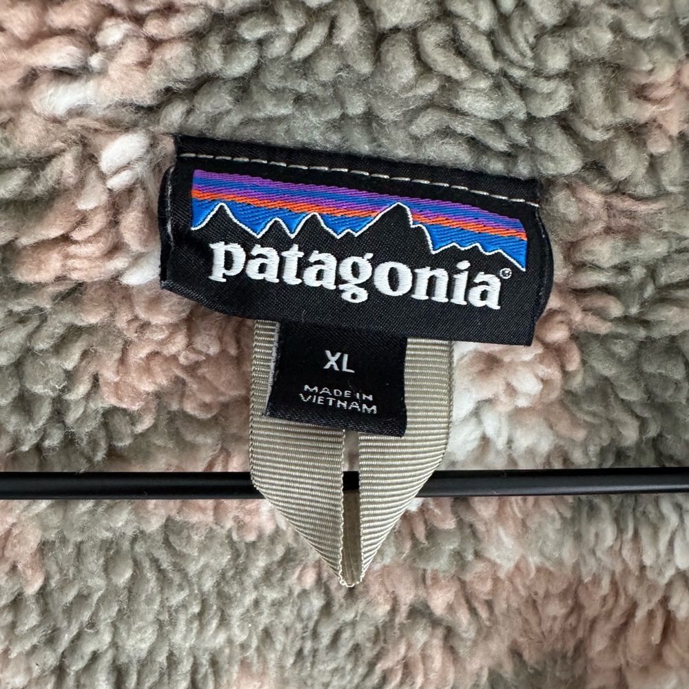 Patagonia Taupe Outerwear - Picture 3 of 4